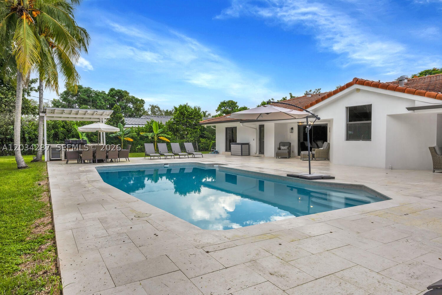6860 SW 99th Ter Pinecrest, FL 33156