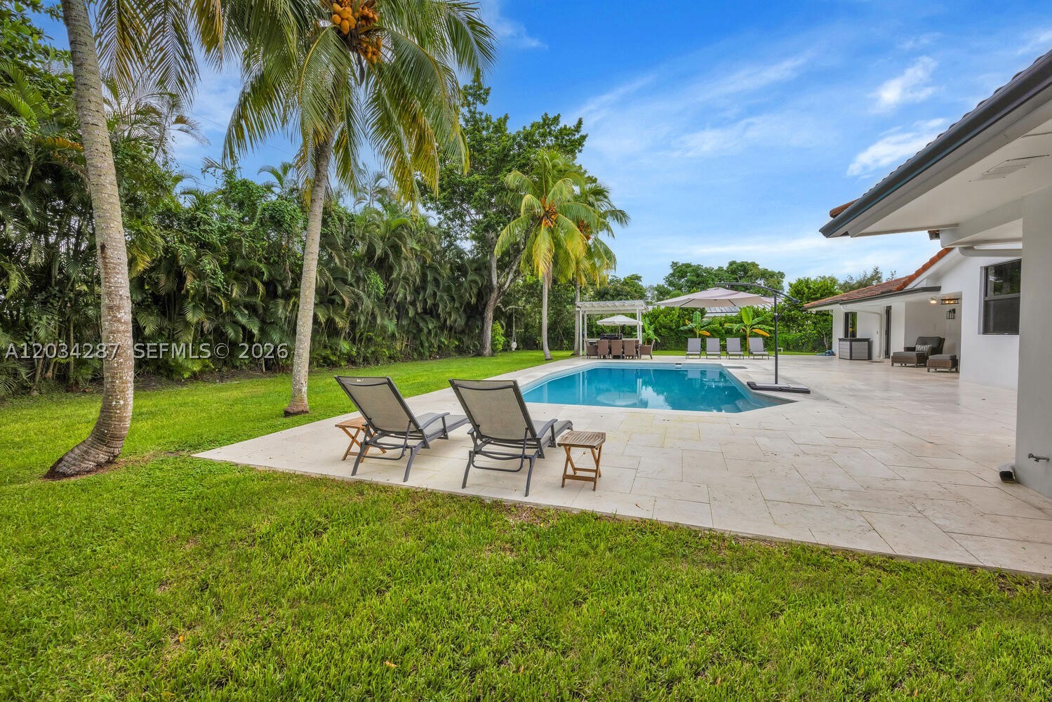6860 SW 99th Ter Pinecrest, FL 33156