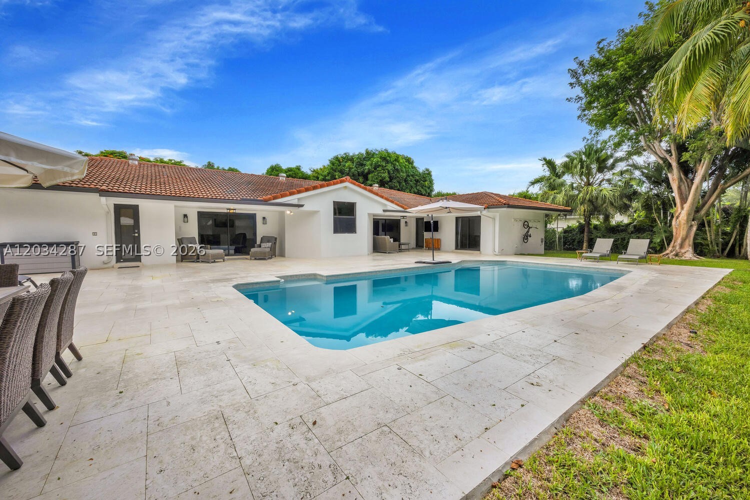 6860 SW 99th Ter Pinecrest, FL 33156