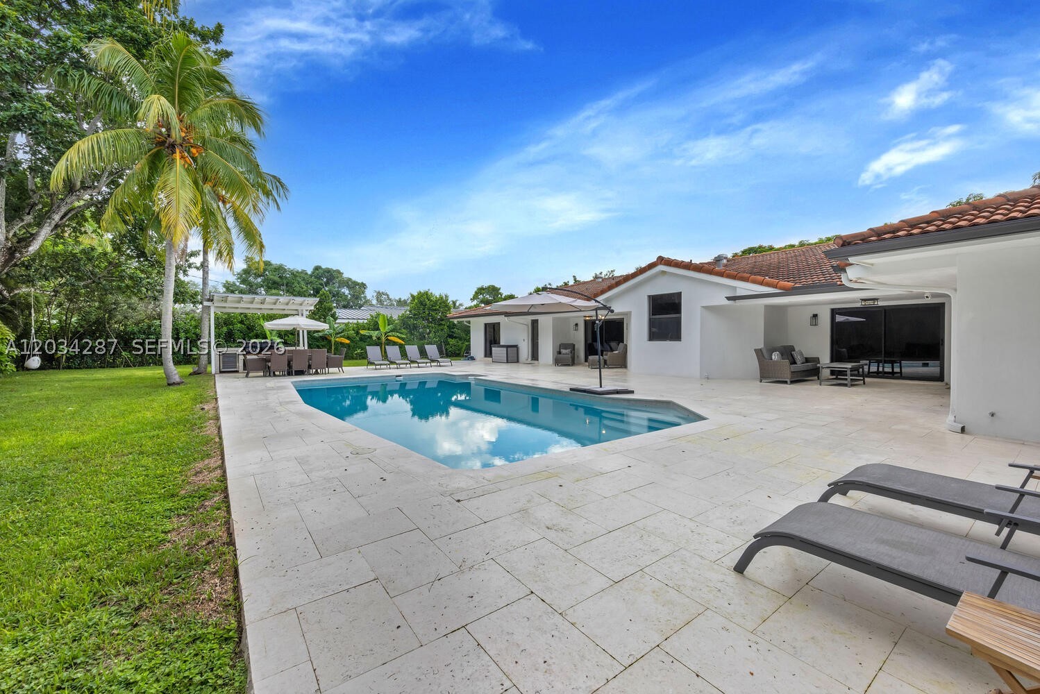 6860 SW 99th Ter Pinecrest, FL 33156