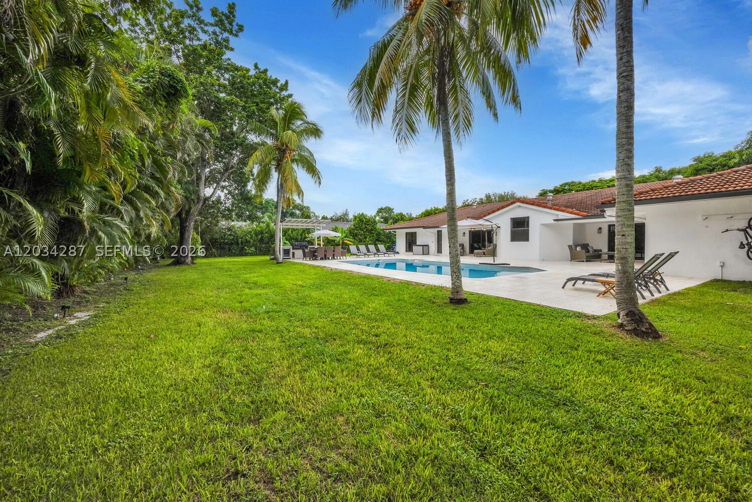 6860 SW 99th Ter Pinecrest, FL 33156