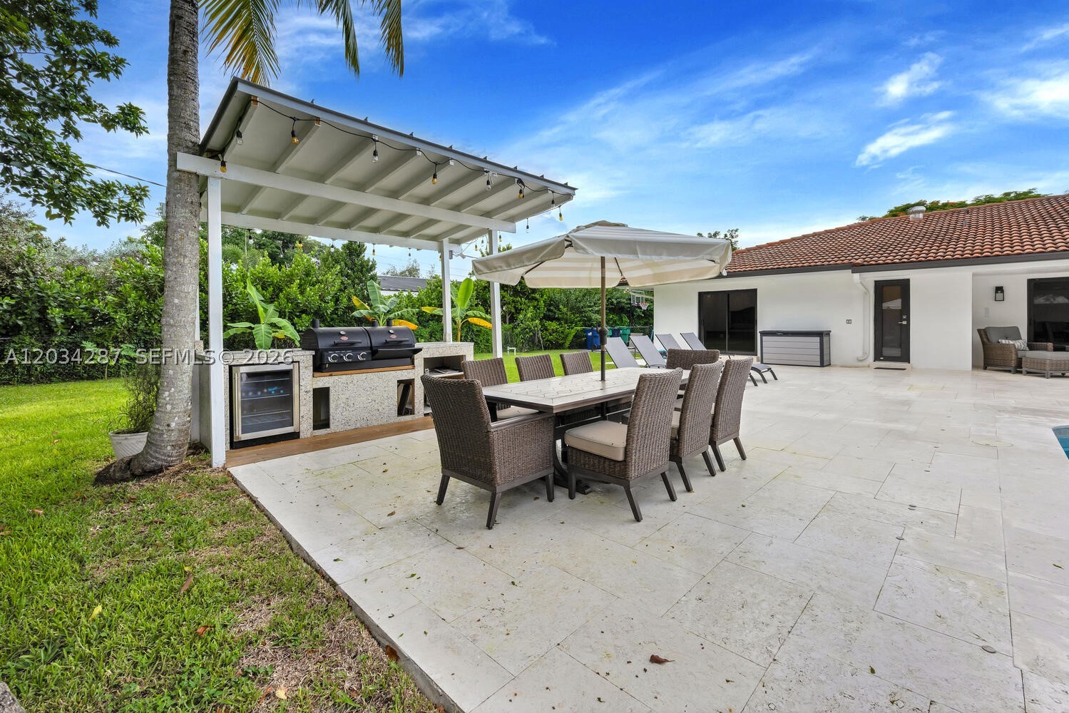 6860 SW 99th Ter Pinecrest, FL 33156