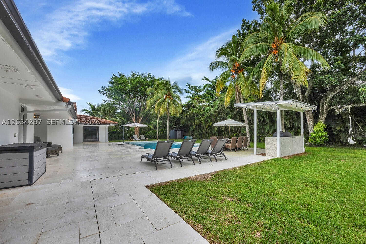 6860 SW 99th Ter Pinecrest, FL 33156