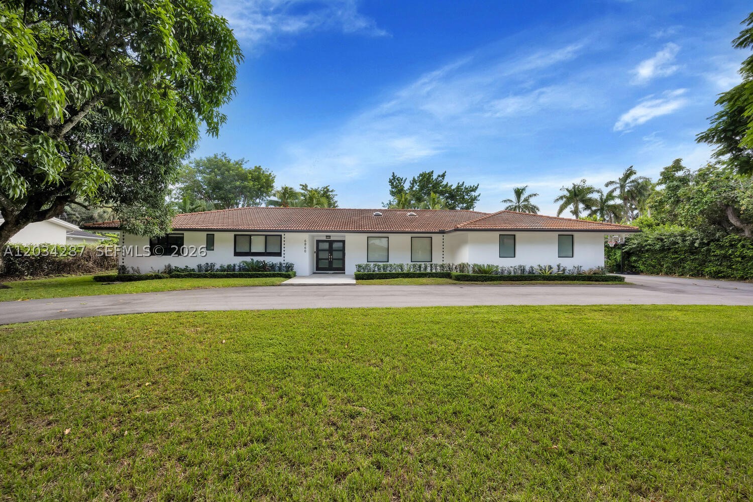 6860 SW 99th Ter Pinecrest, FL 33156