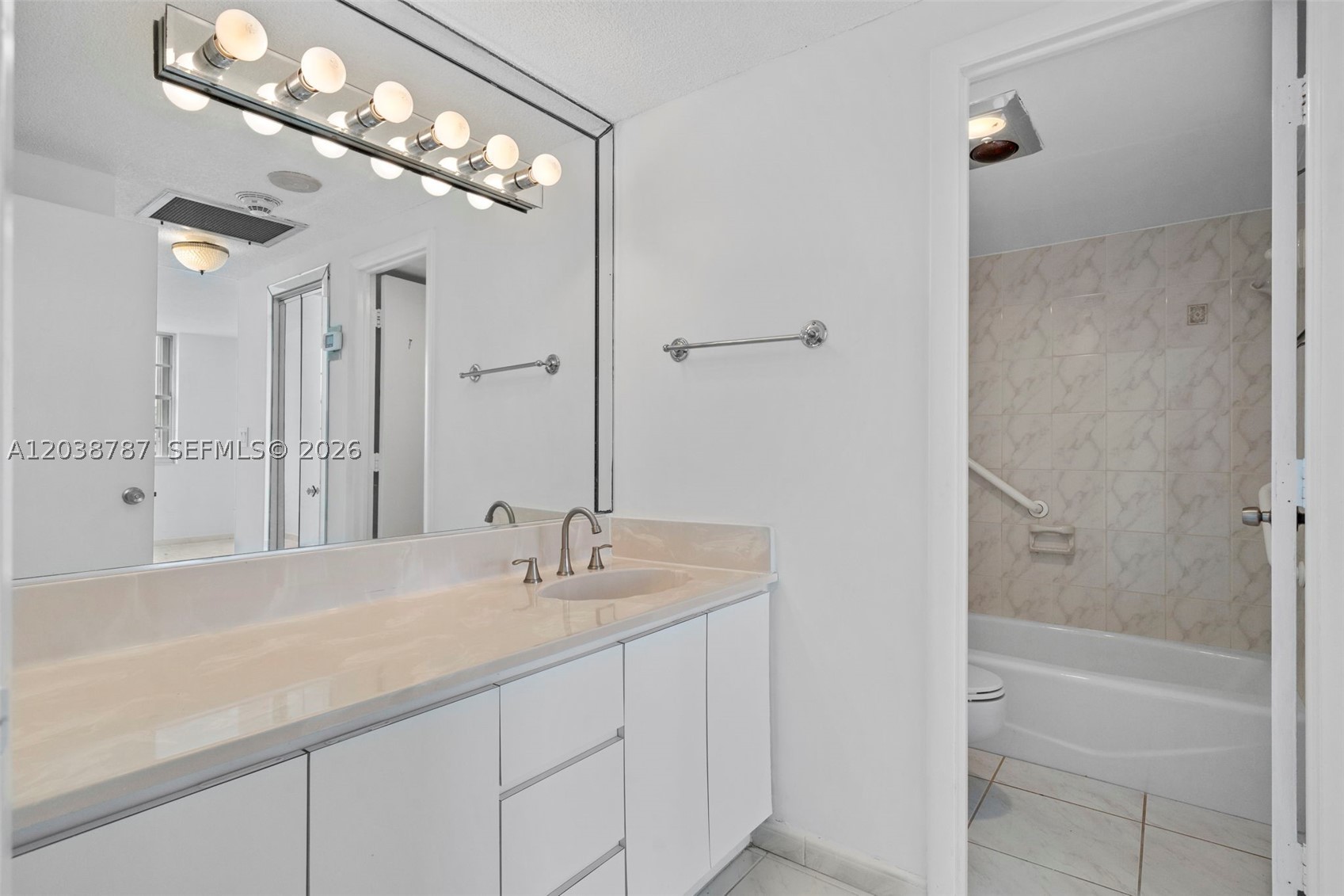 image Arlen House Condo16