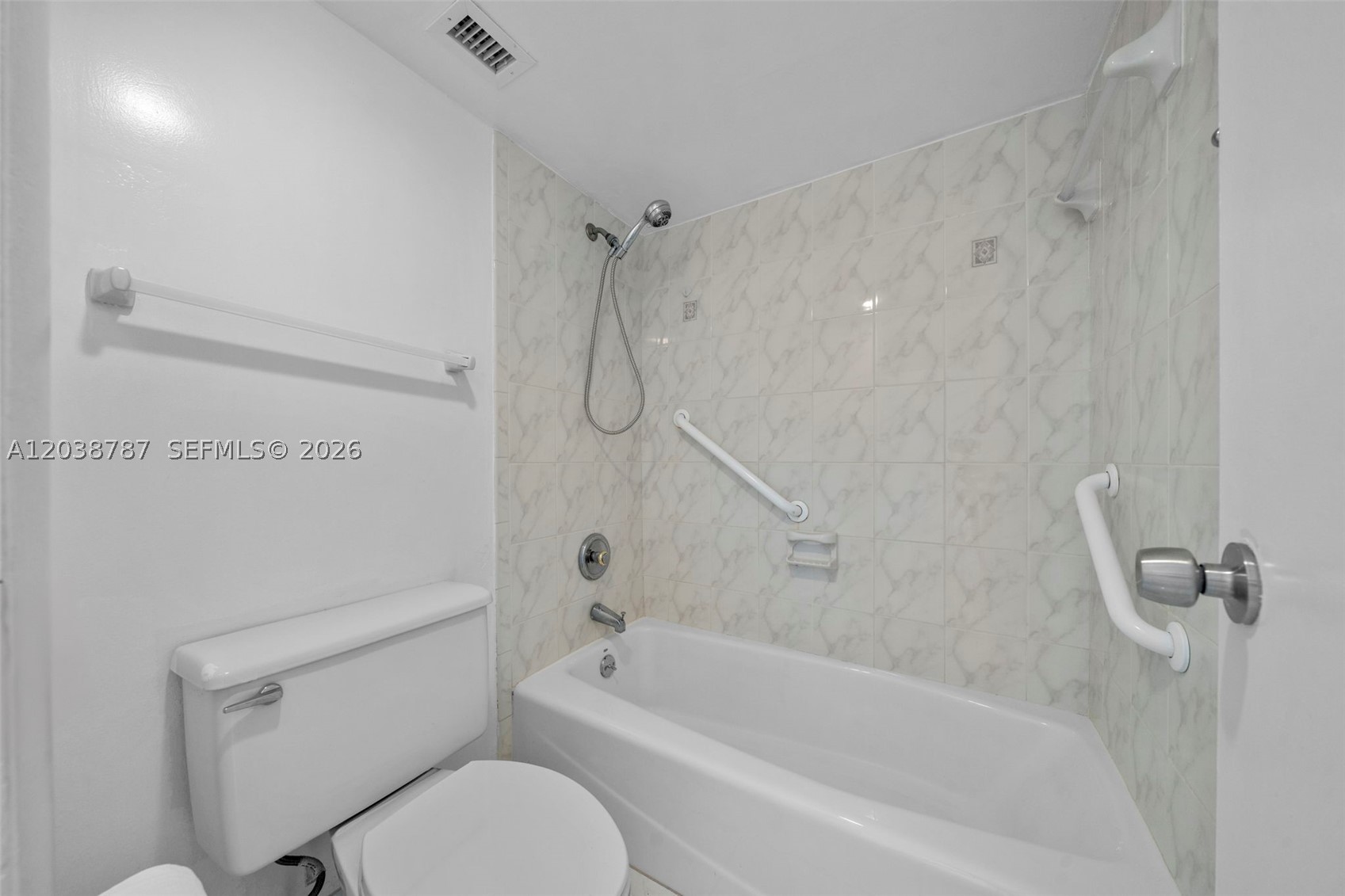 image Arlen House Condo17