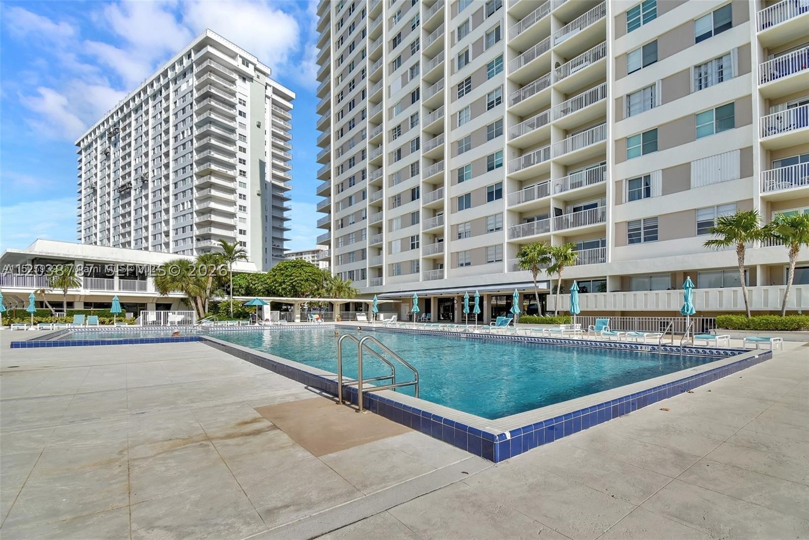 image Arlen House Condo24