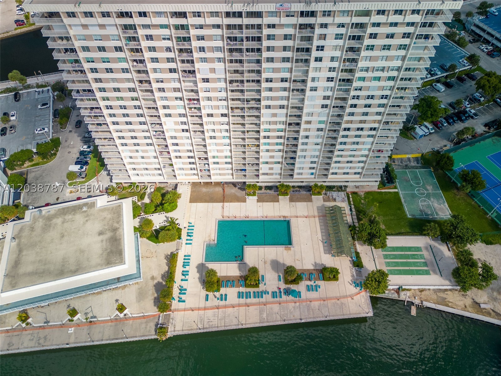 image Arlen House Condo30