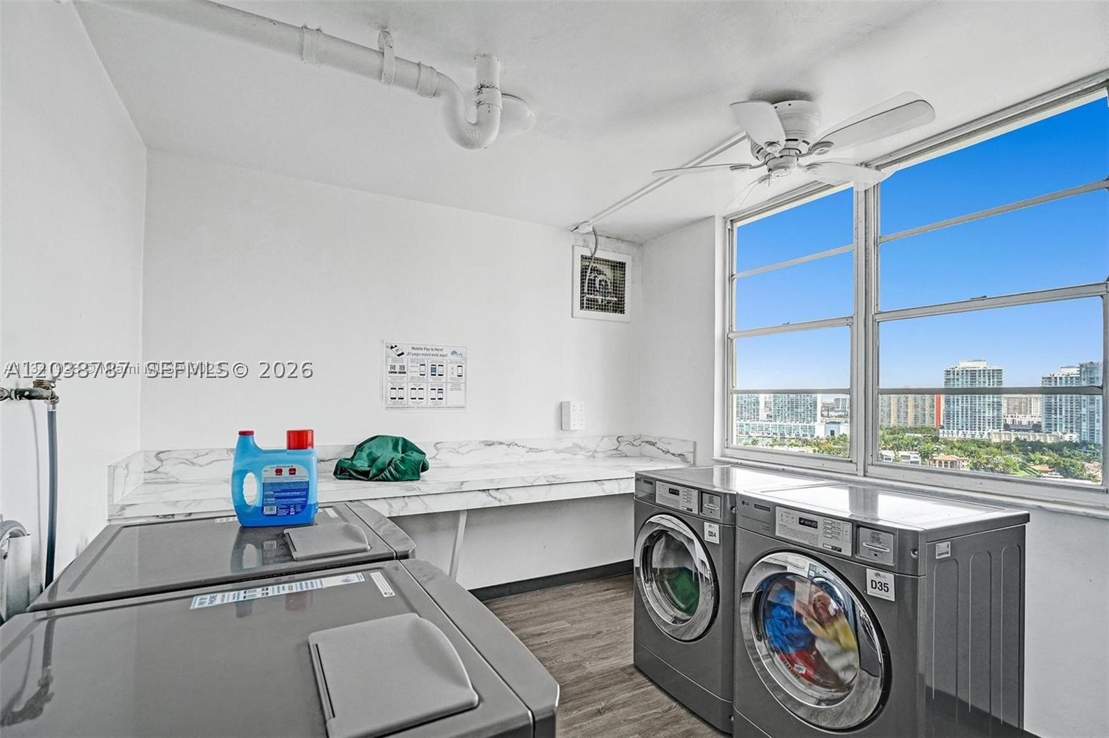 image Arlen House Condo32