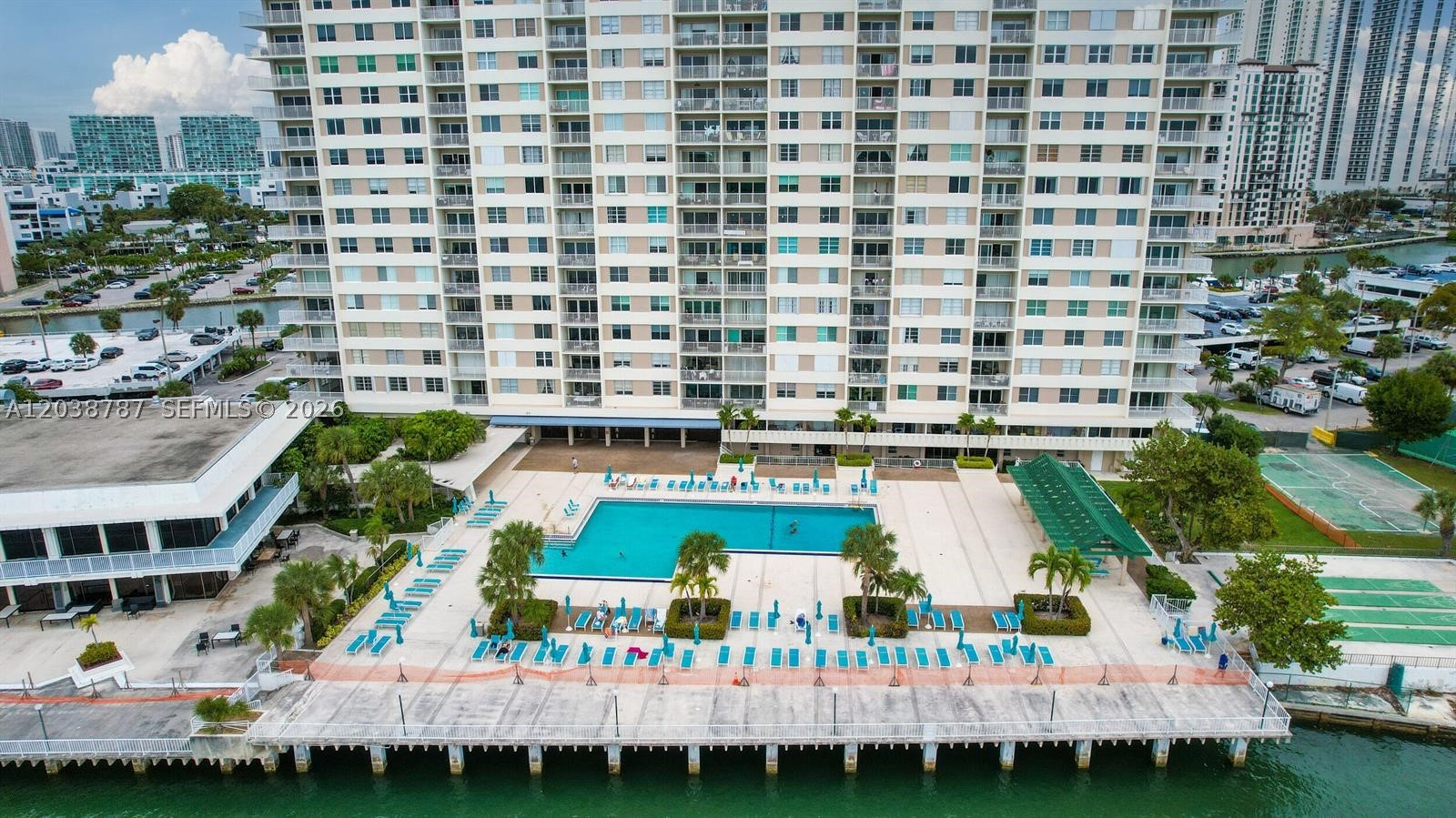 image Arlen House Condo39