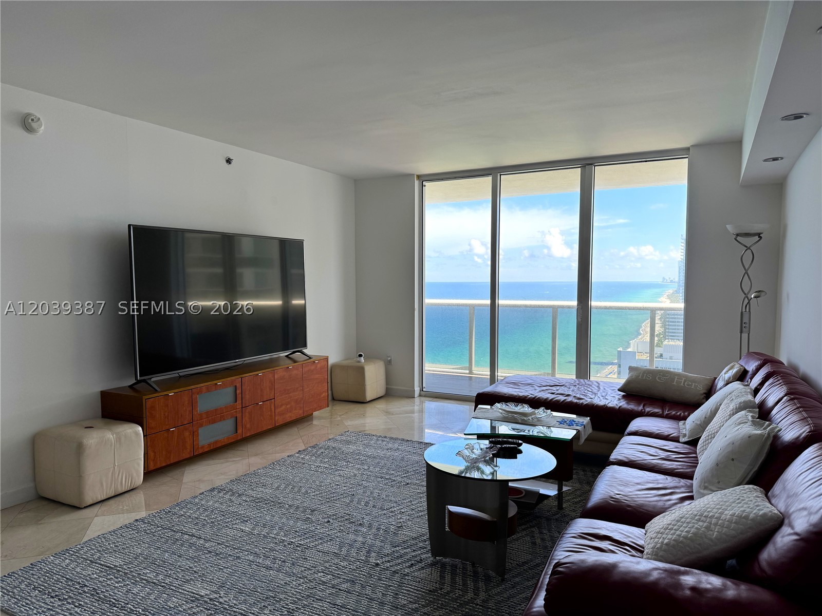 image Beach Club 25