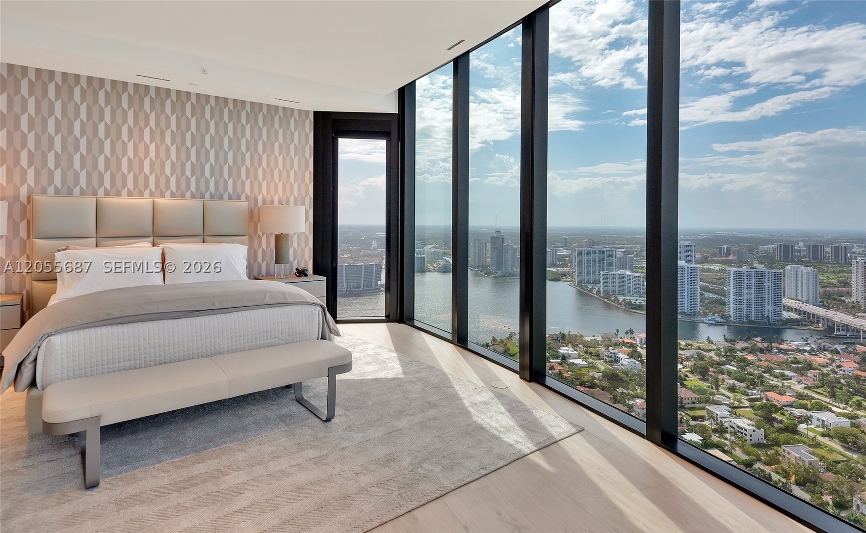 image Porsche Design Tower37