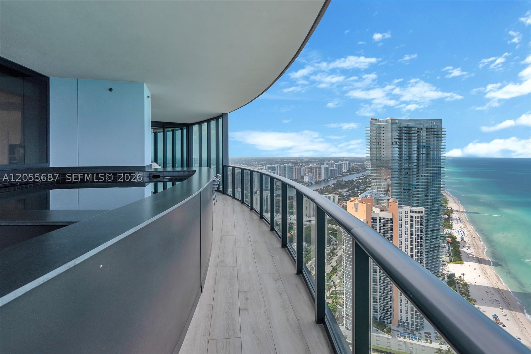 image Porsche Design Tower42