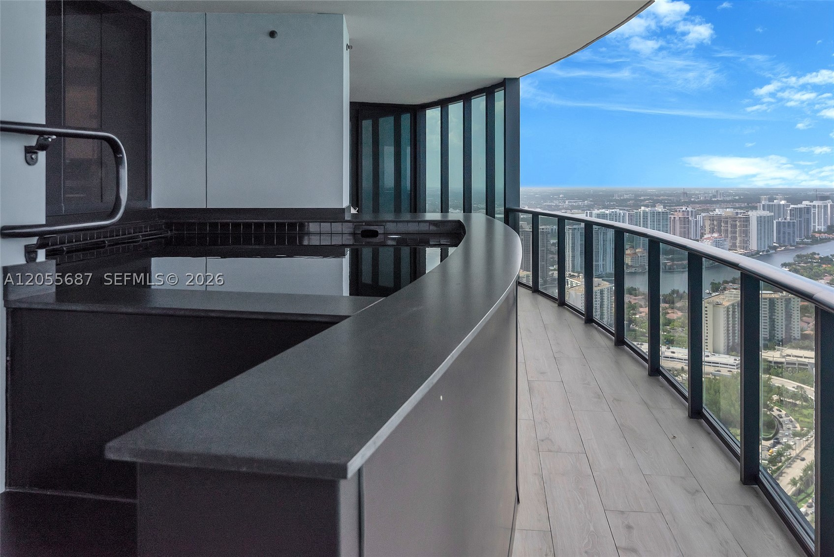 image Porsche Design Tower43