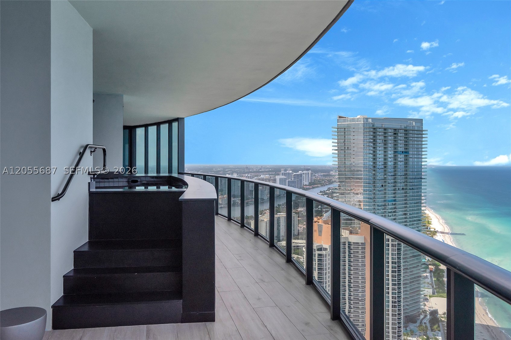 image Porsche Design Tower44