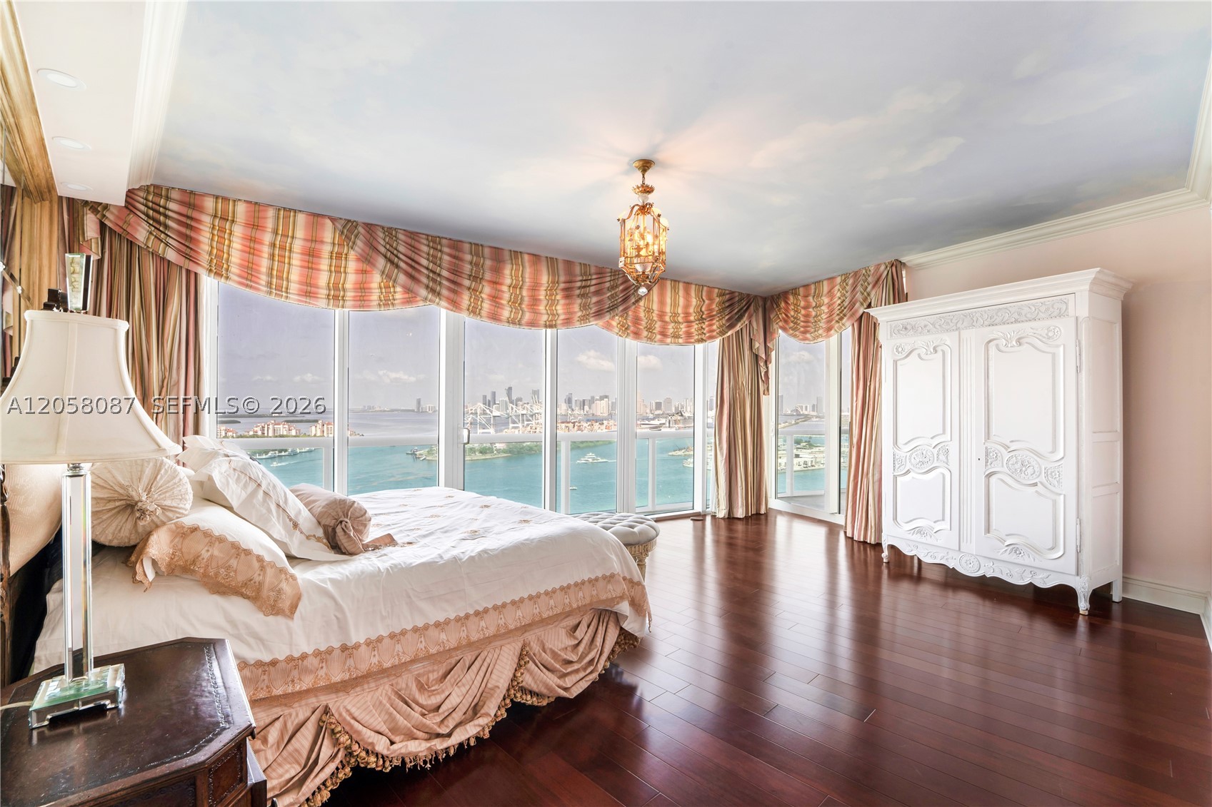 1000 S Pointe Dr #2501 Miami Beach, FL 33139