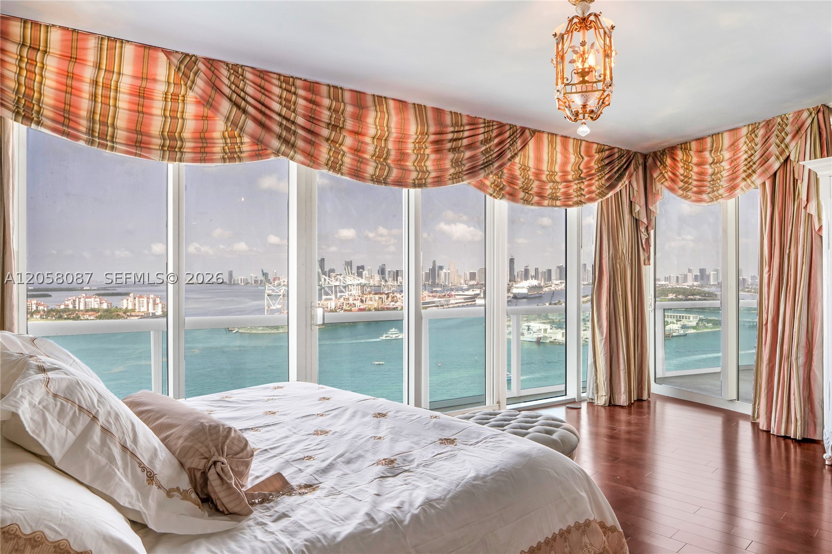 1000 S Pointe Dr #2501 Miami Beach, FL 33139