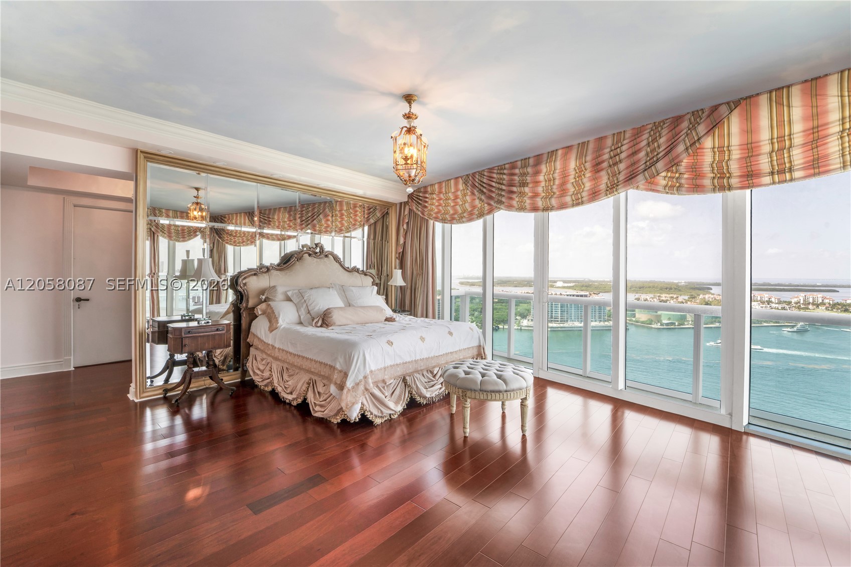 1000 S Pointe Dr #2501 Miami Beach, FL 33139
