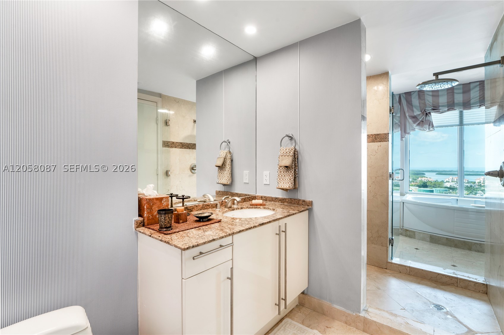 1000 S Pointe Dr #2501 Miami Beach, FL 33139