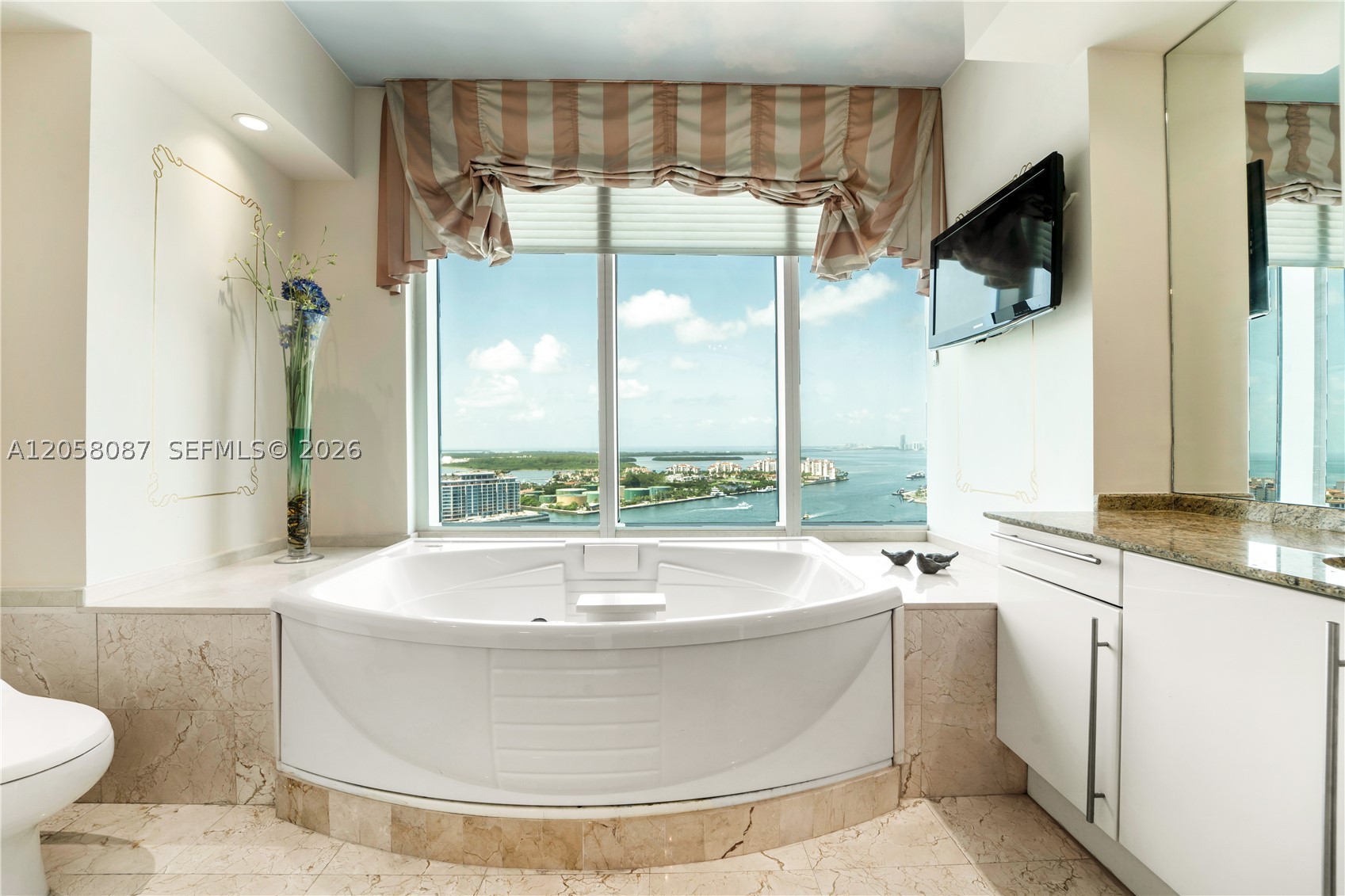 1000 S Pointe Dr #2501 Miami Beach, FL 33139
