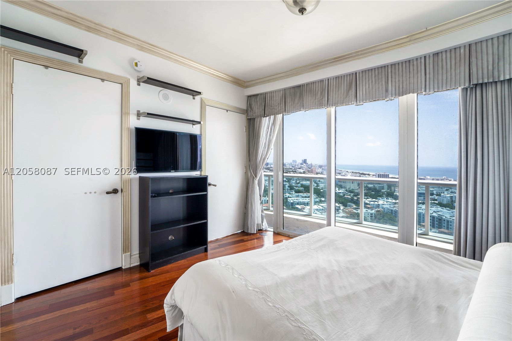 1000 S Pointe Dr #2501 Miami Beach, FL 33139