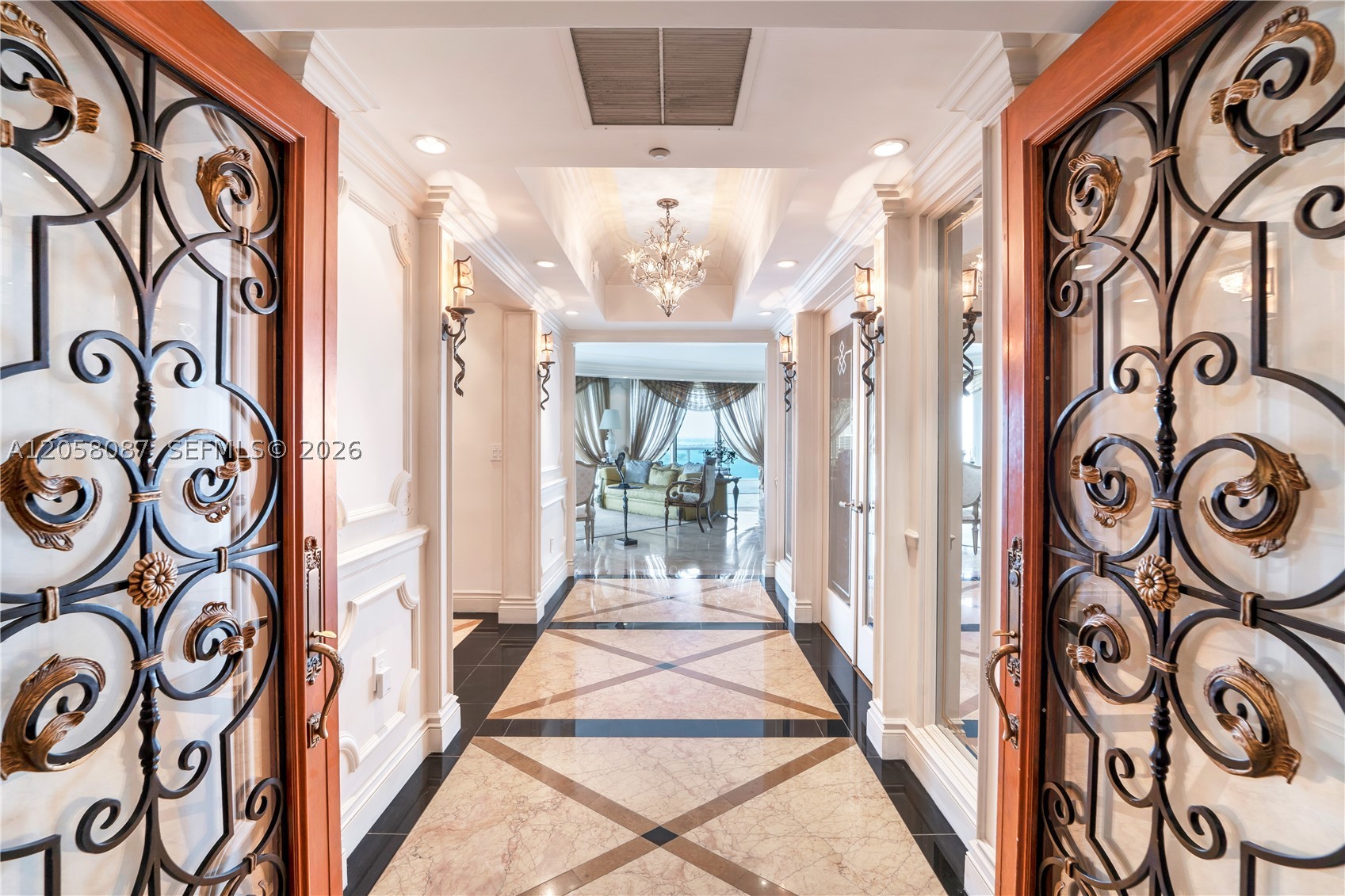 1000 S Pointe Dr #2501 Miami Beach, FL 33139