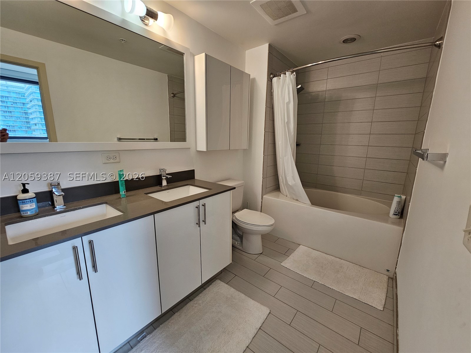 image Nine at Mary Brickell Village16