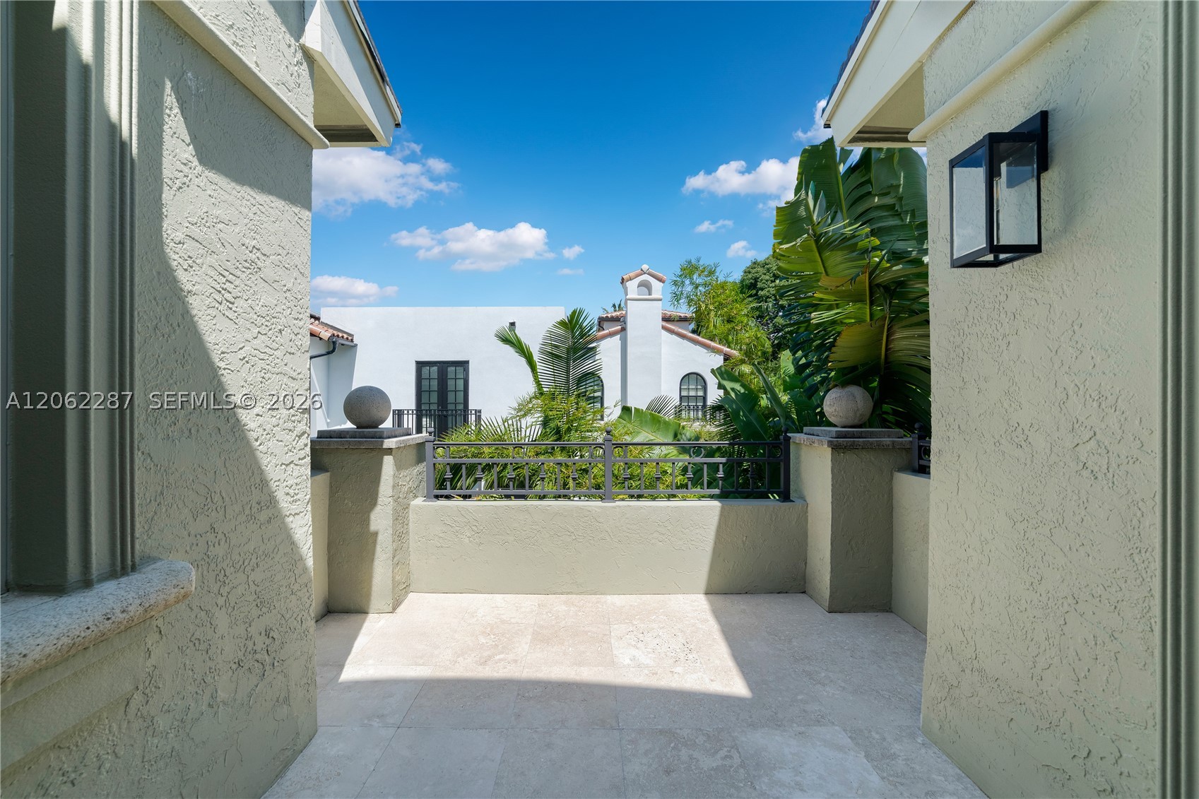 3460 S Moorings Way Miami, FL 33133