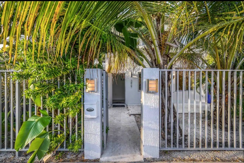 3427 Frow Ave Miami, FL 33133