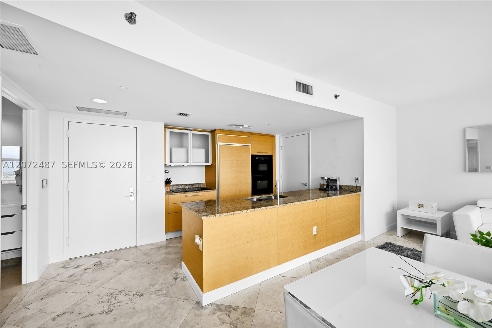 image Beach Club 212
