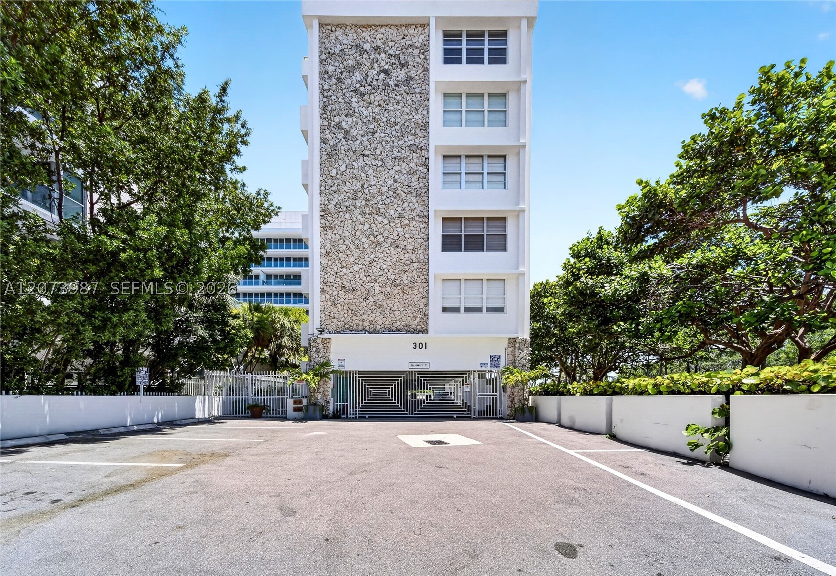 301 Ocean Dr #201 Miami Beach, FL 33139