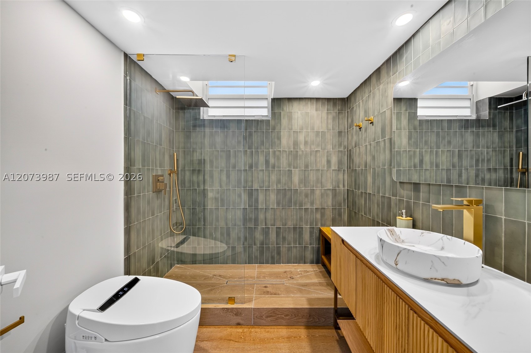301 Ocean Dr #201 Miami Beach, FL 33139