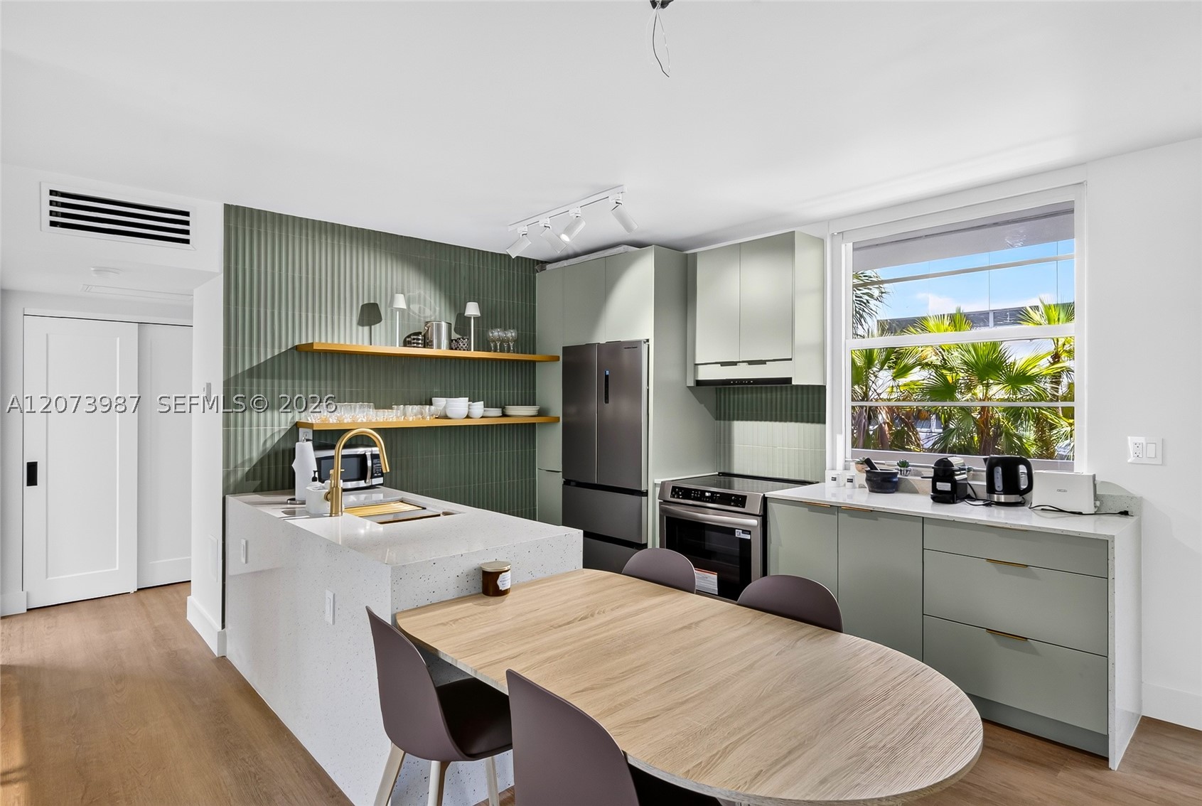301 Ocean Dr #201 Miami Beach, FL 33139
