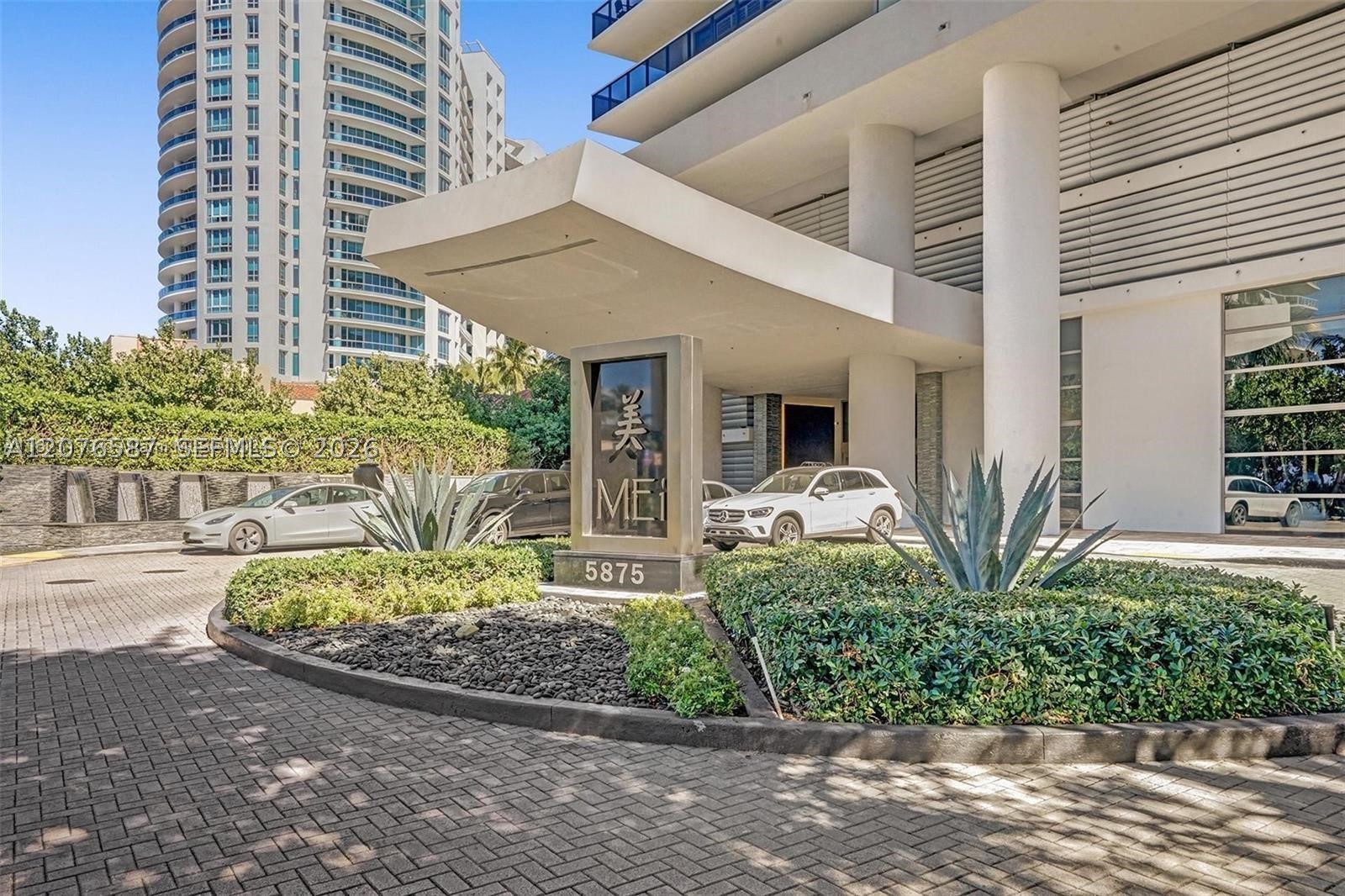 5875 Collins Ave #903 Miami Beach, FL 33140