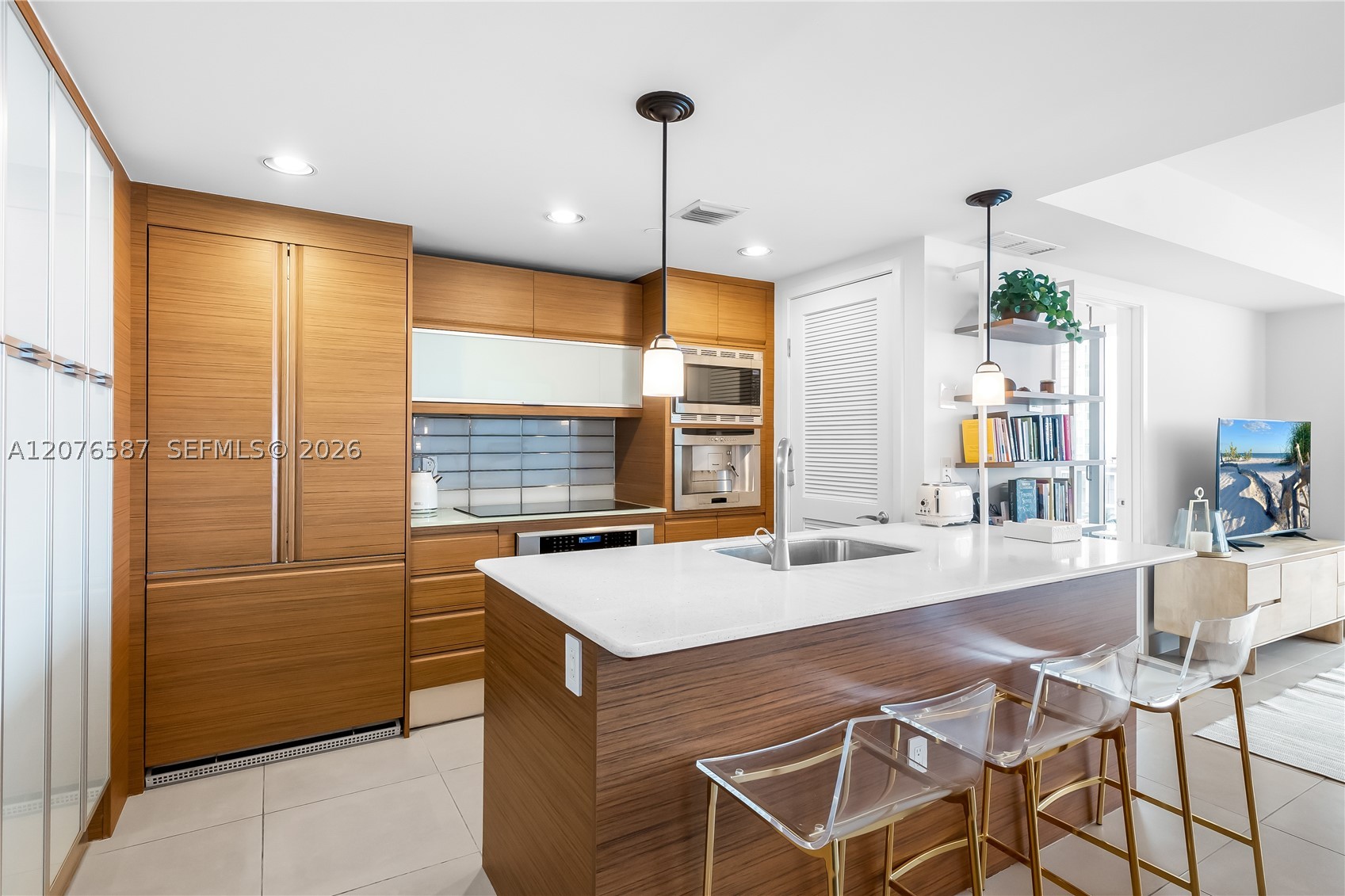 5875 Collins Ave #903 Miami Beach, FL 33140