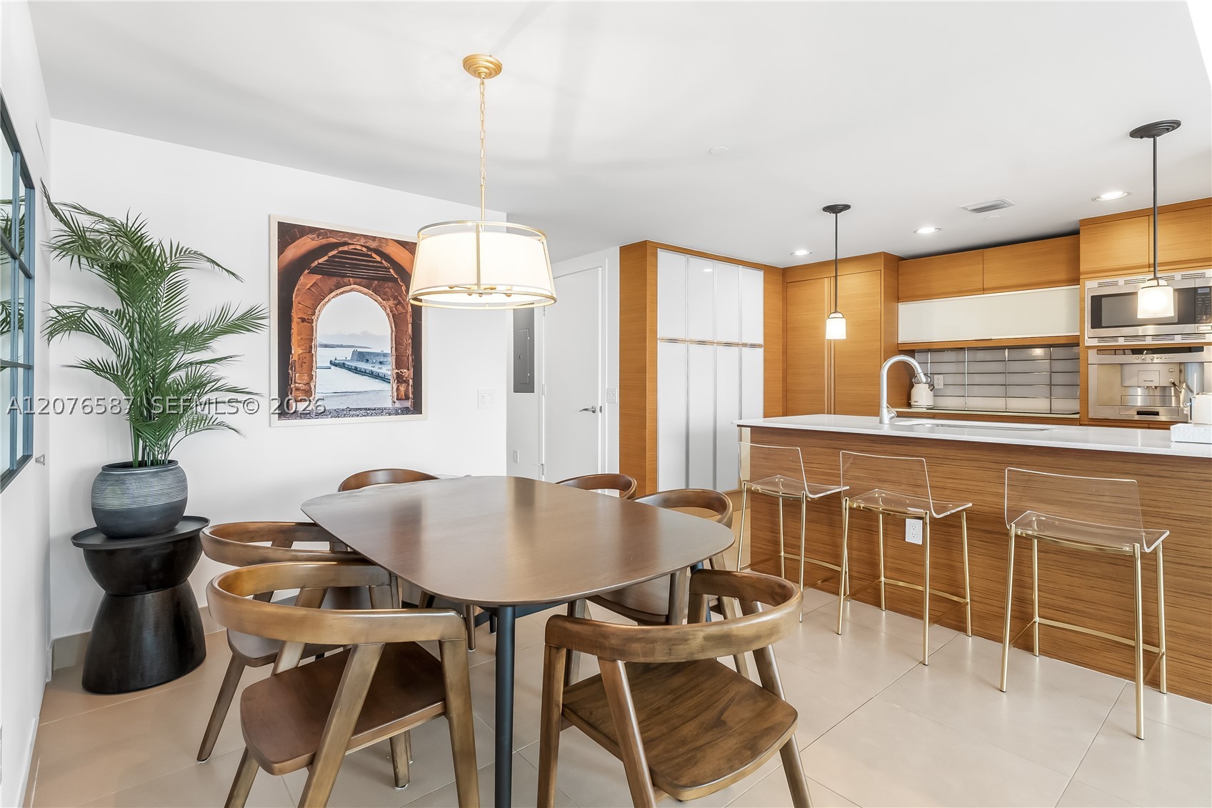 5875 Collins Ave #903 Miami Beach, FL 33140