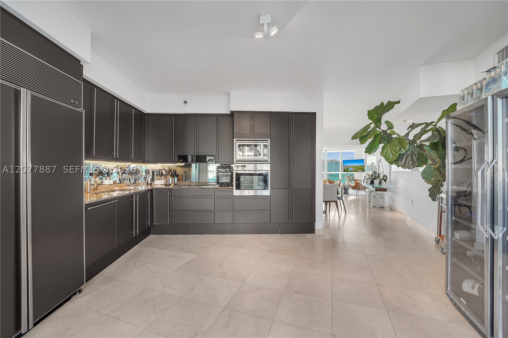 1000 S Pointe Dr #604 Miami Beach, FL 33139