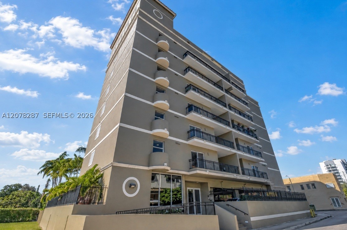 120 S Douglas Rd #405
