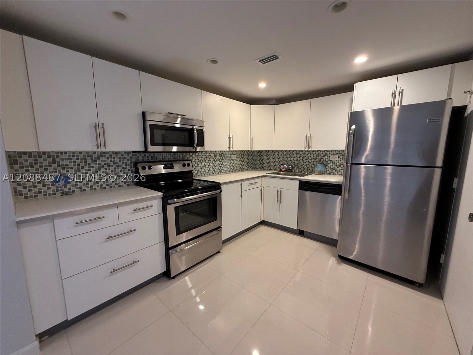 5555 Collins Ave #12Z