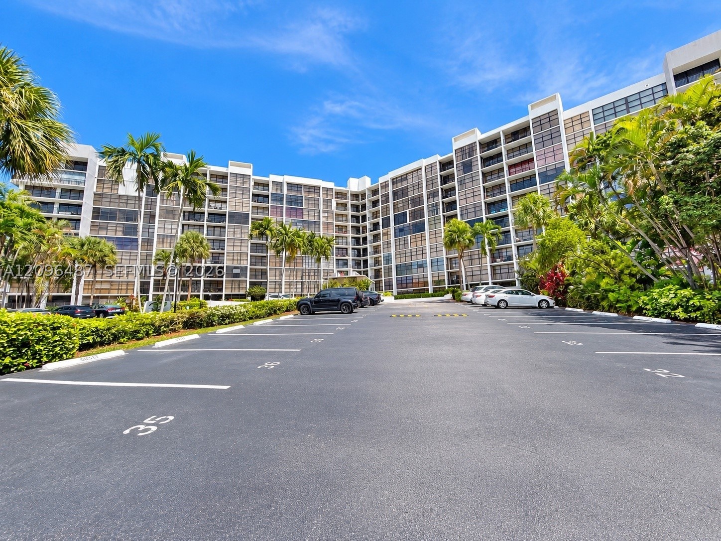 600 Parkview Dr #206