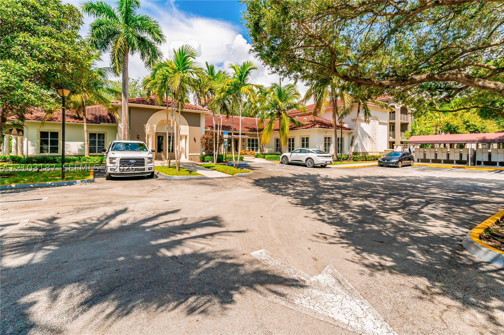 6841 SW 44th St #111 Miami, FL 33155