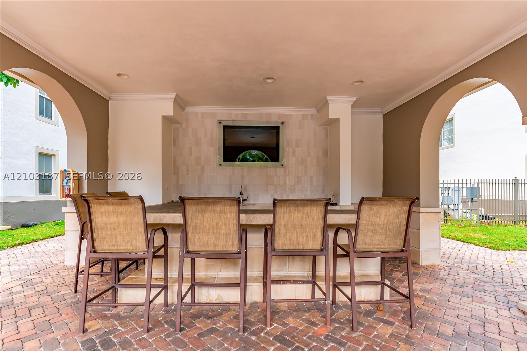 6841 SW 44th St #111 Miami, FL 33155