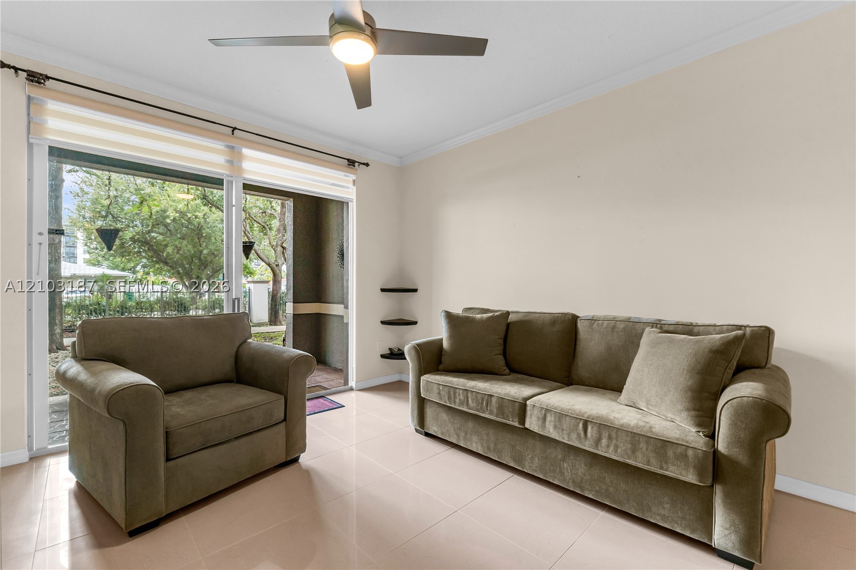 6841 SW 44th St #111 Miami, FL 33155