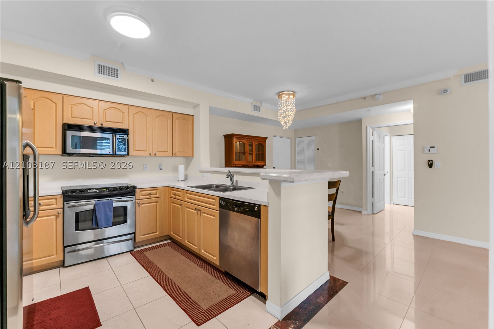 6841 SW 44th St #111 Miami, FL 33155