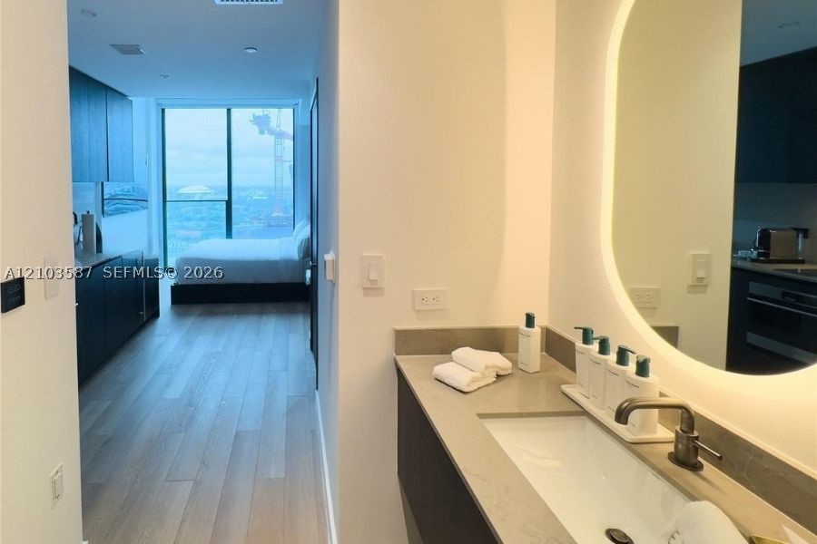 image E11EVEN Hotel & Residences7