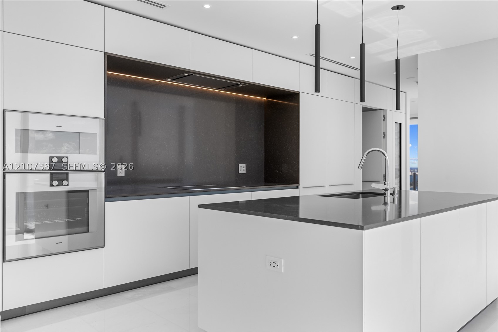 300 Biscayne Blvd Way #4901E Miami, FL 33131