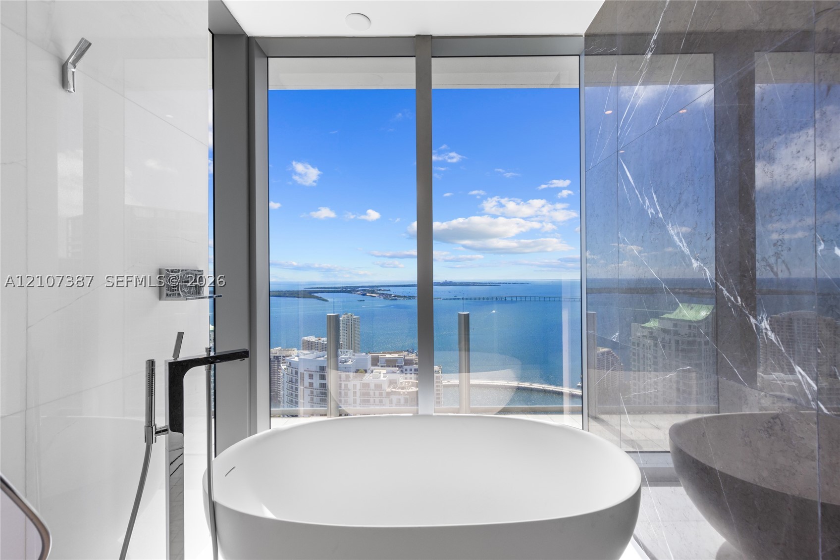 300 Biscayne Blvd Way #4901E Miami, FL 33131
