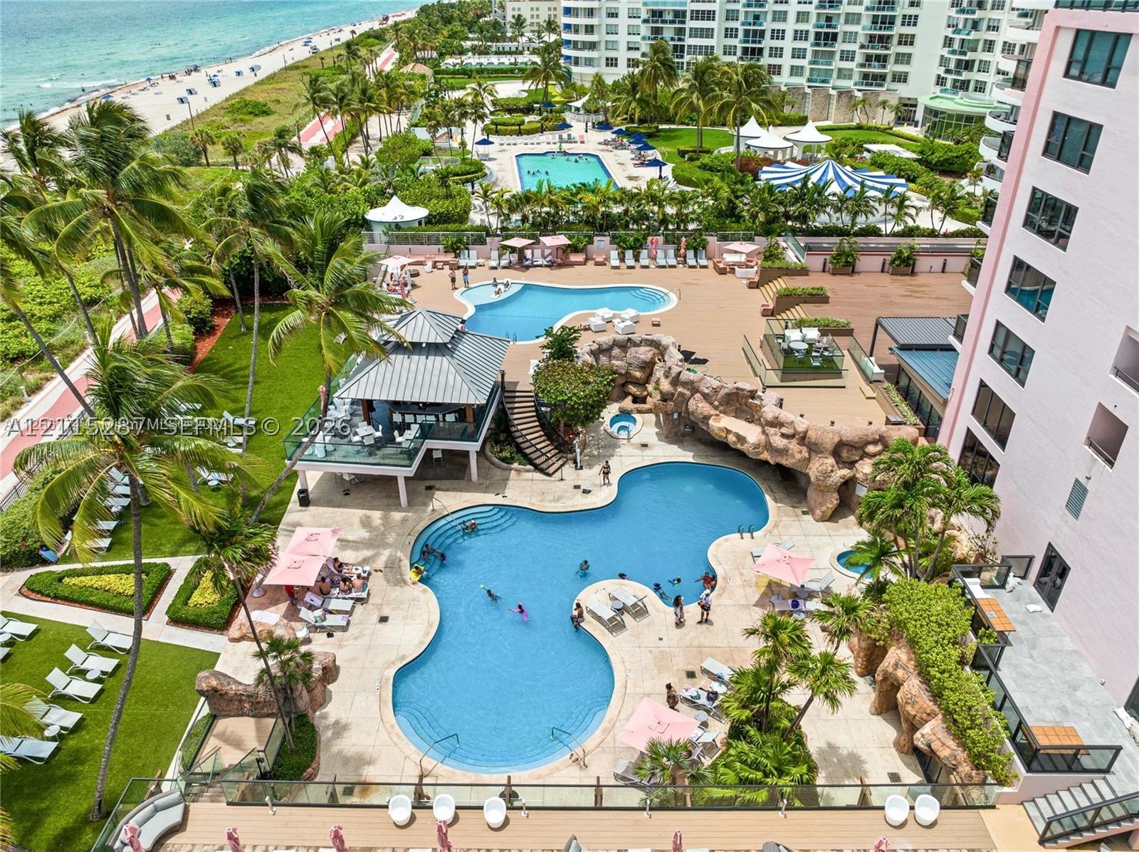 5225 Collins Ave #511
