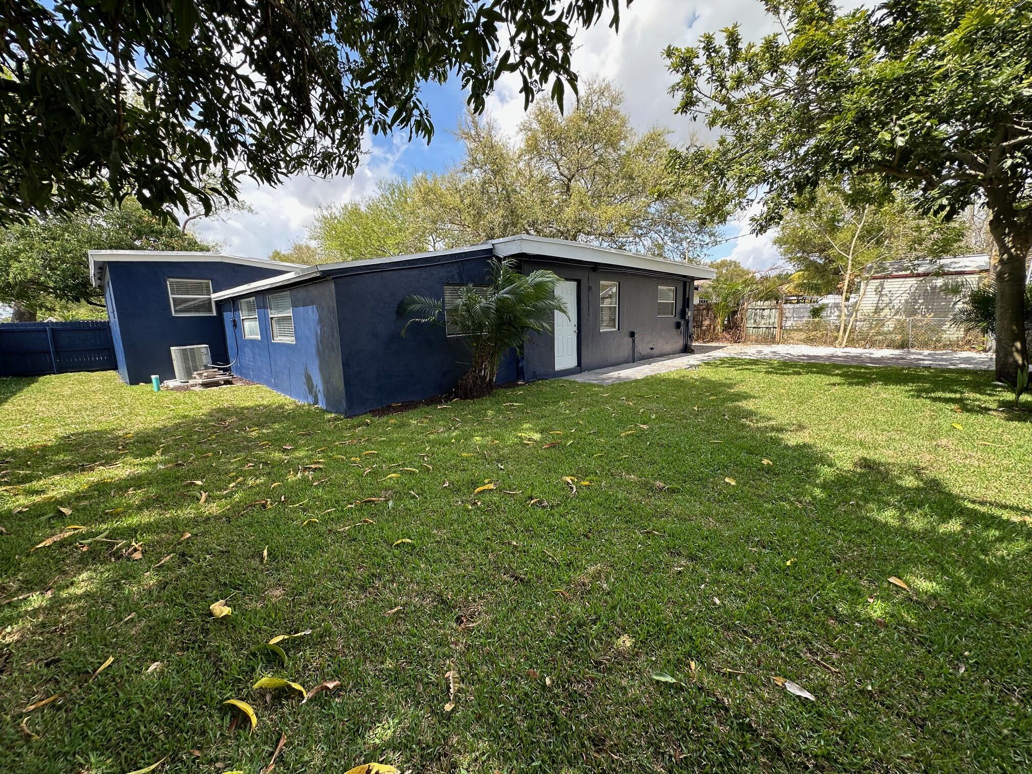 2507 N 66th Hollywood, FL 33024