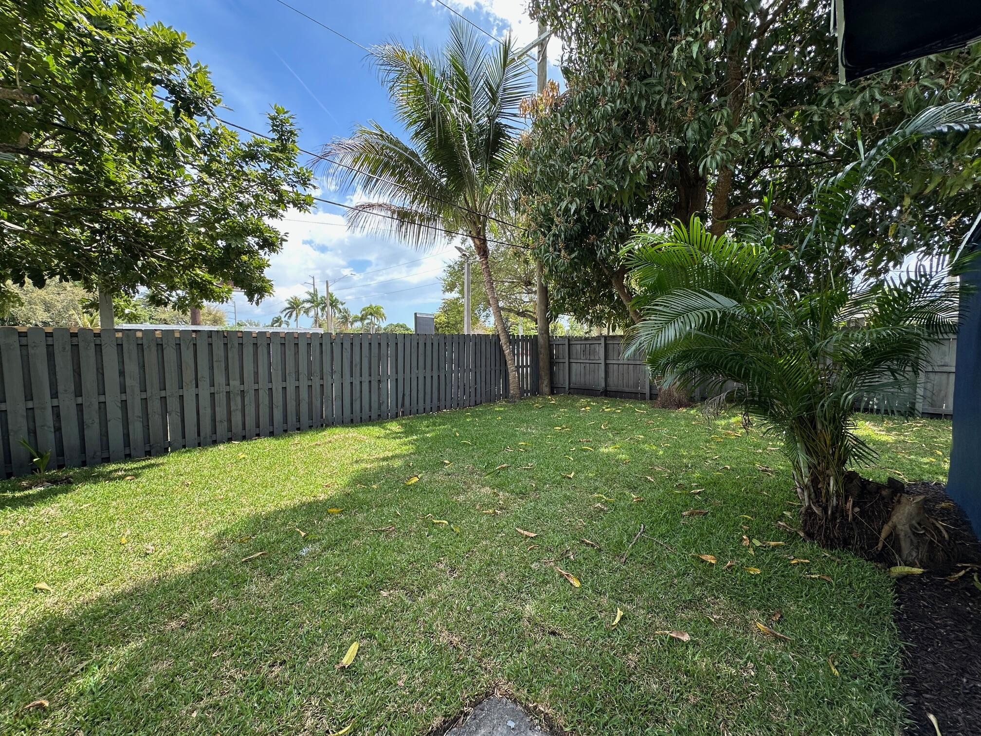 2507 N 66th Hollywood, FL 33024